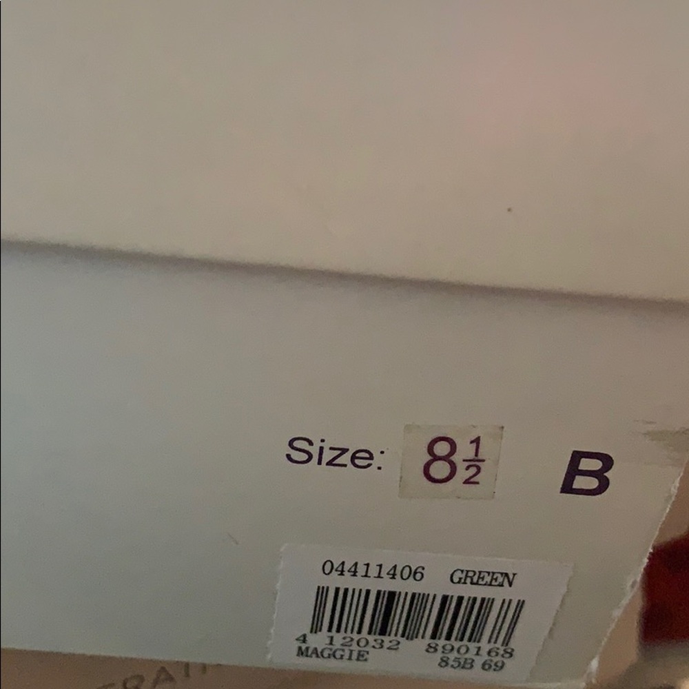 Bakers Olive Heels - Picture 5 of 5